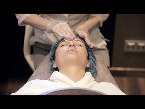 Glycolic acid face peel